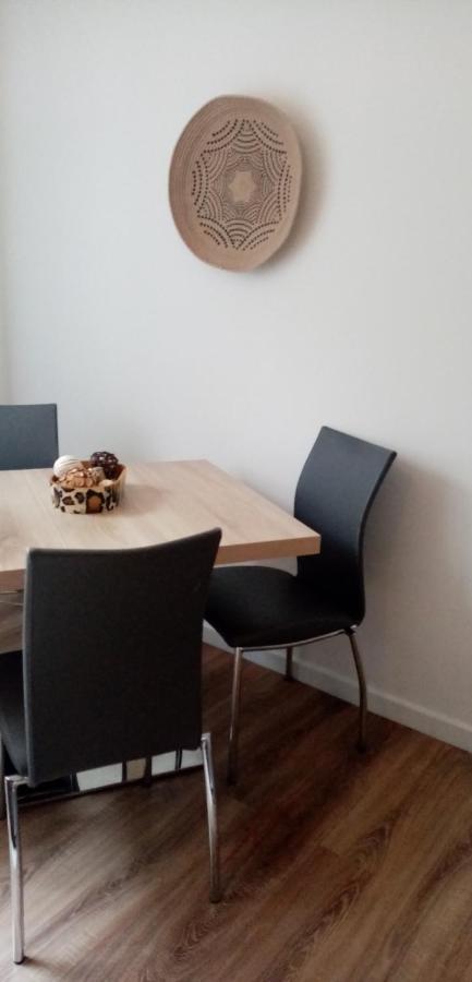 Les Volets Bleus Appartement Contes  Buitenkant foto